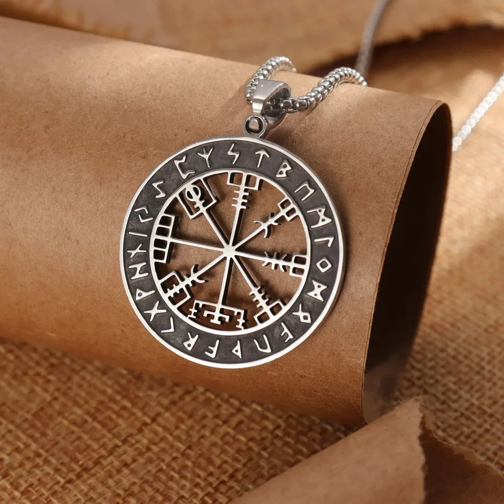 Collar Brújula Vegvisir Colgante Vikingo negro plata