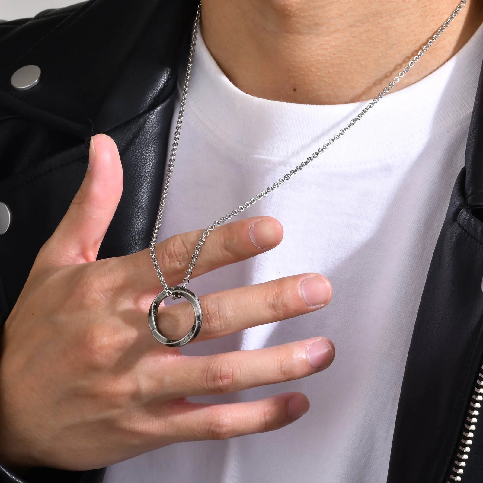 Collar Vikingo Colgante Rúnico Redondo acero 2