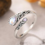 Anillo ajustable de aspecto envejecido con dos piedras lunares