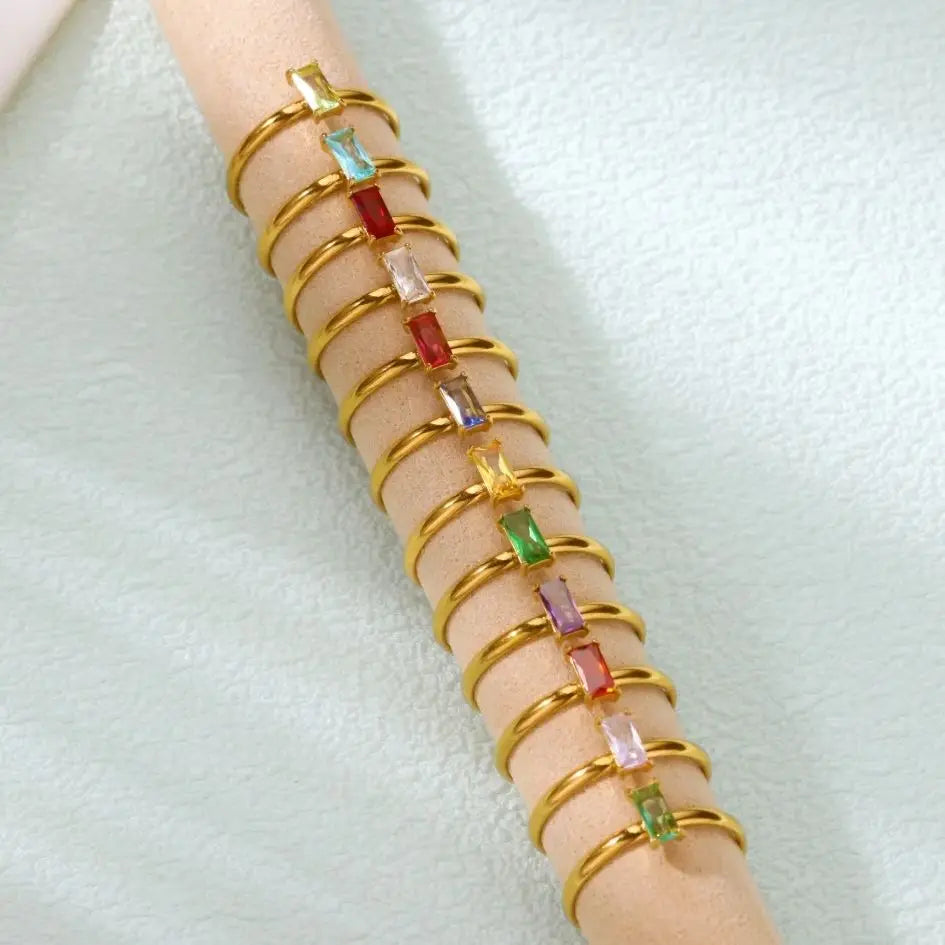 Anillo ajustable con piedra de nacimiento rectangular