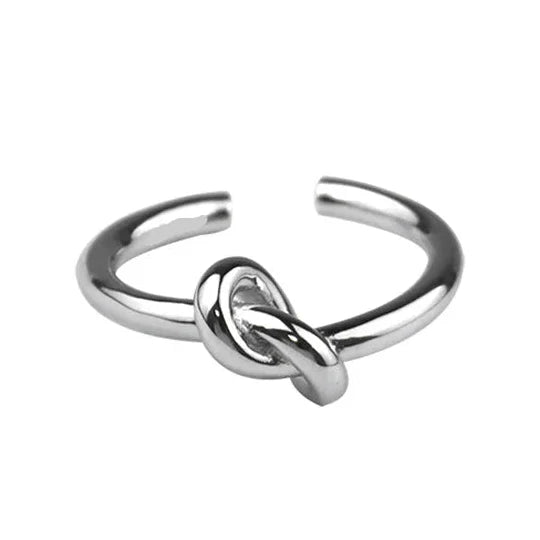Anillo ajustable con nudo plateado