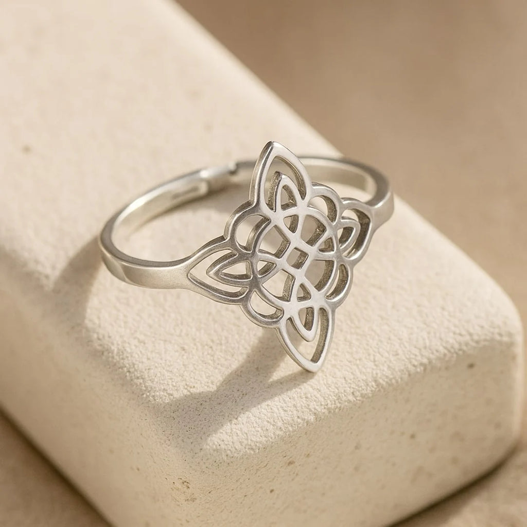 Anillo Nudo de Bruja 