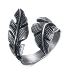 Anillo ajustable con pluma plateada