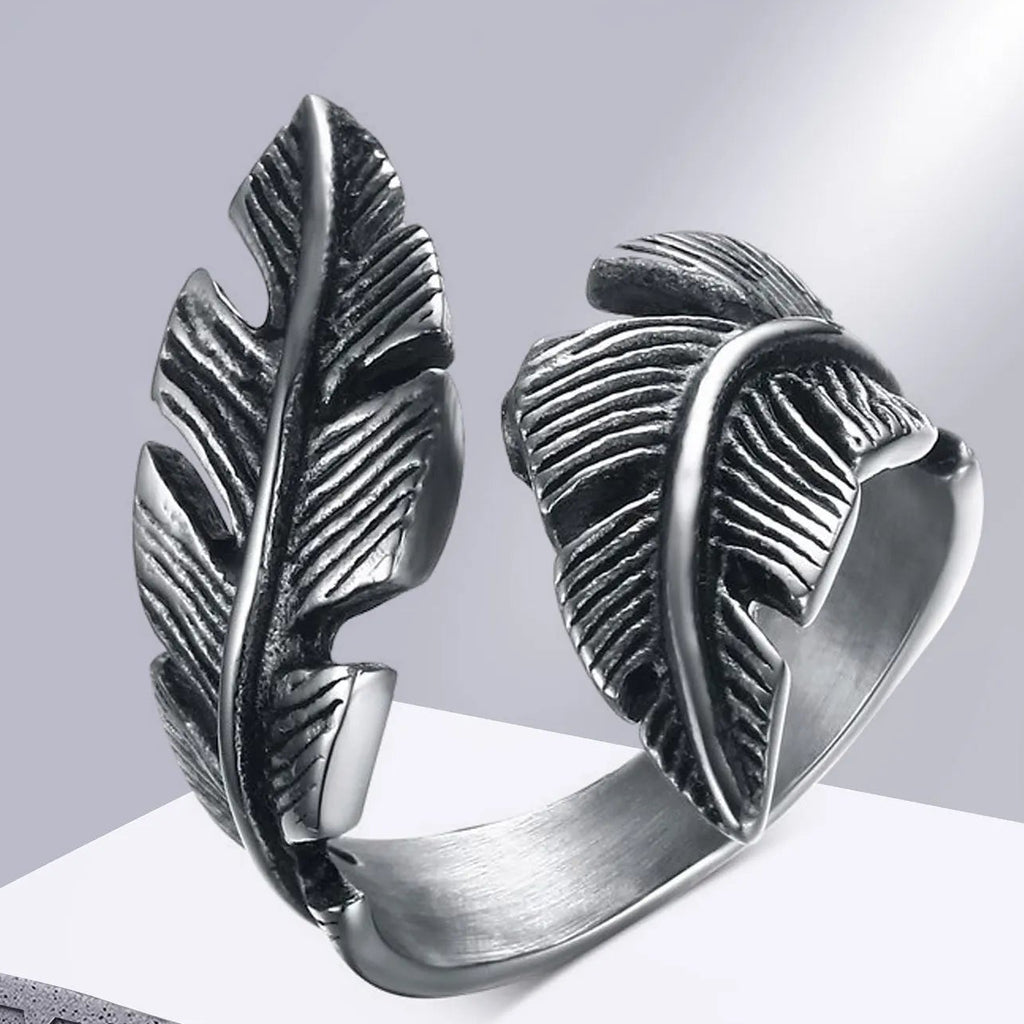 Anillo ajustable con pluma plateada