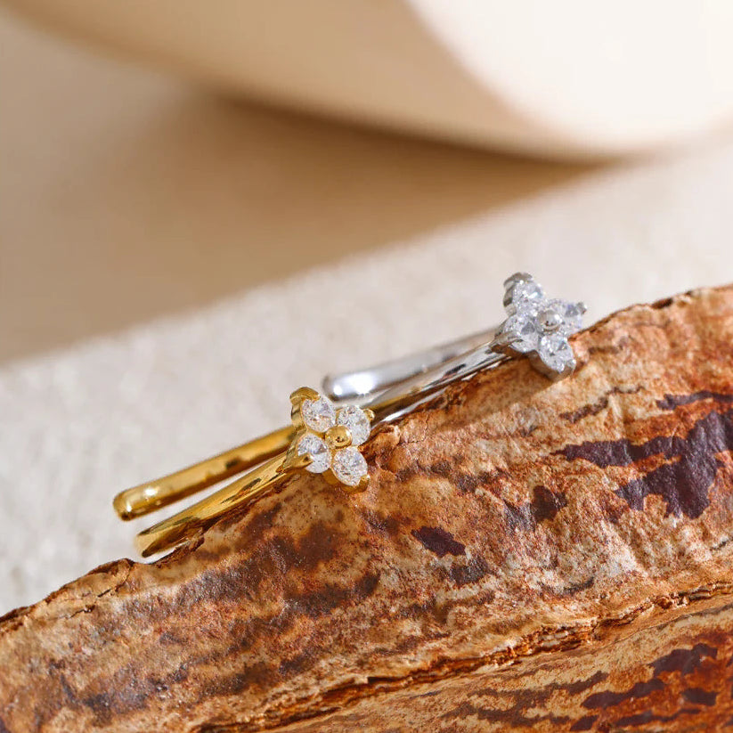 Anillo ajustable trébol y strass 