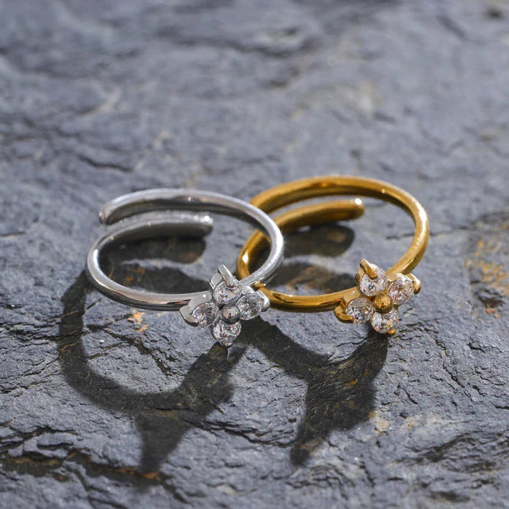 Anillo ajustable trébol y strass plata