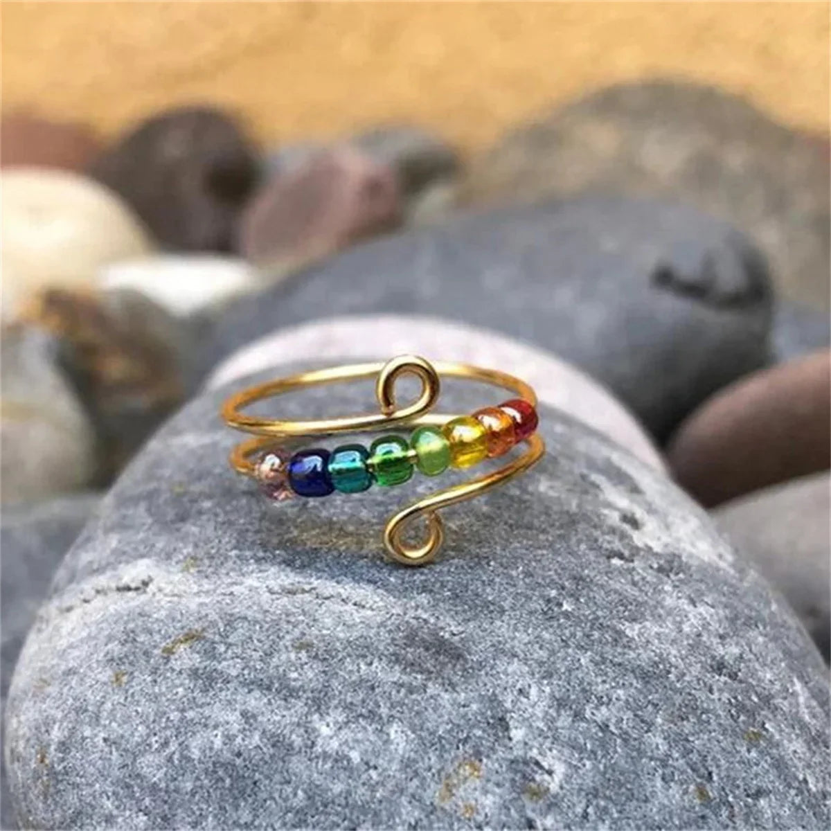 Anillo estilo bohemio anti-estrés con perlas giratorias dorado