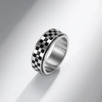 Anillo con cuadrados negros antiestrés giratorio