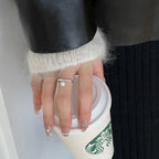 Anillo de mujer con perla blanca en circonio