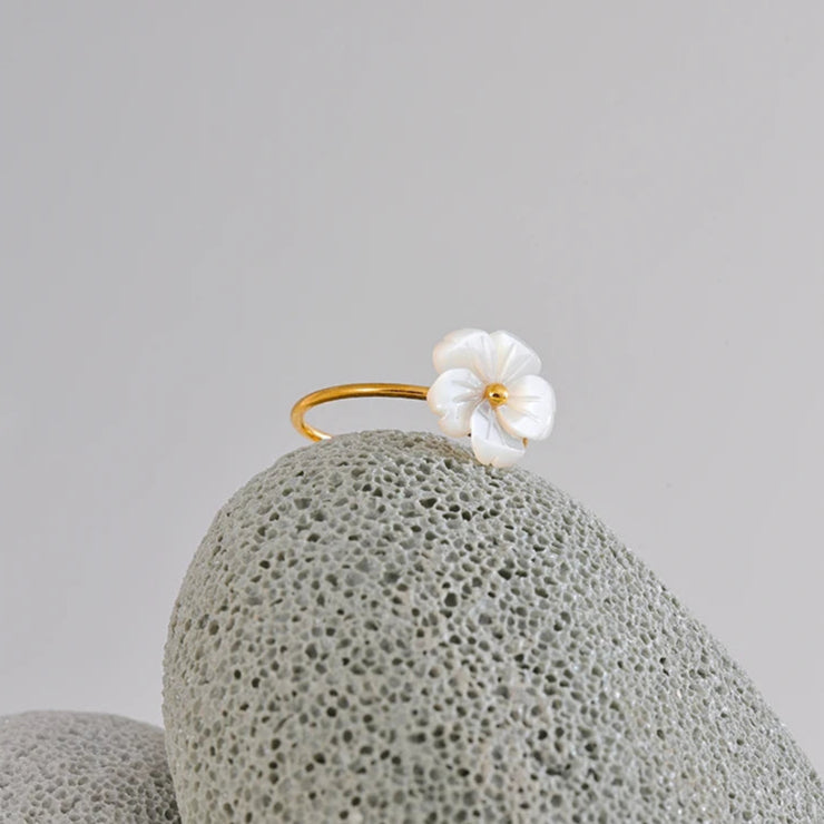 Anillo de flor de margarita