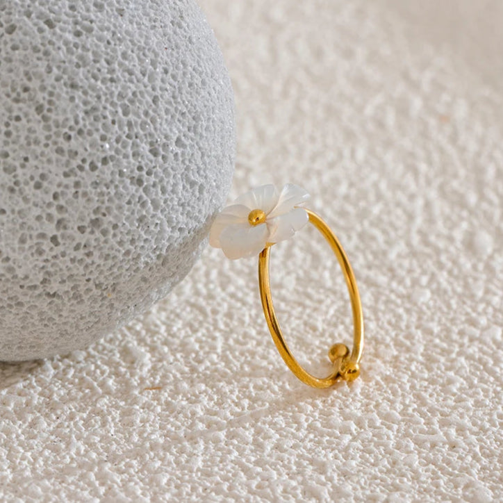 Anillo de flor de margarita