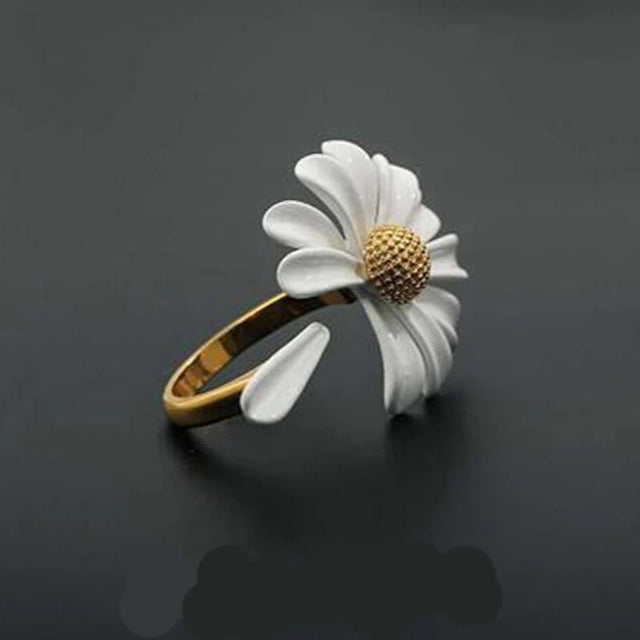 Anillo de flor de margarita estilizado