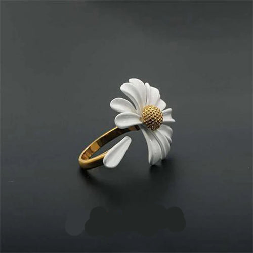 Anillo de flor de margarita estilizado
