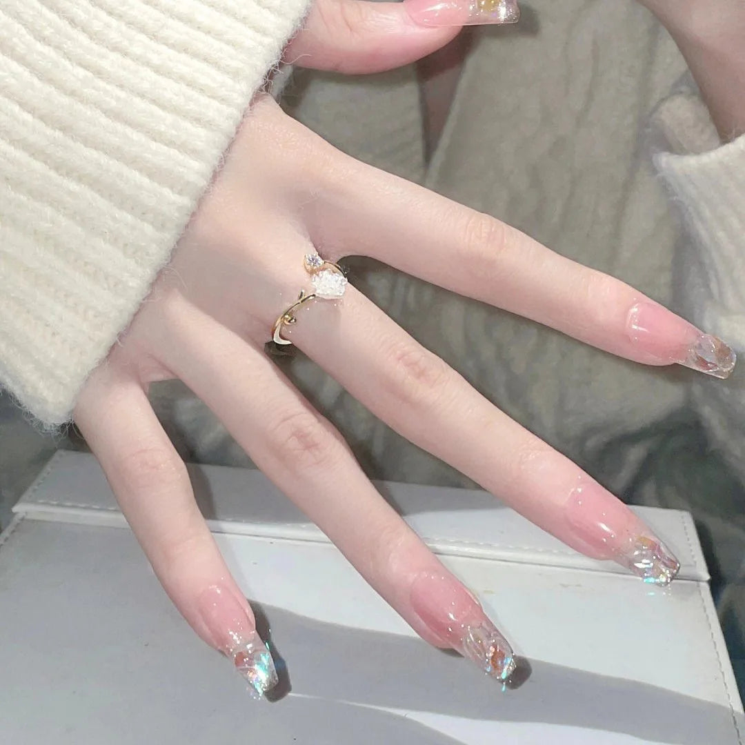 Anillo con flor de tulipán en circonio