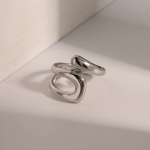 Anillo de gota de agua hueca de plata