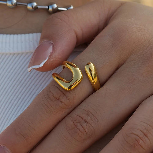 Anillo de gota de agua hueca de oro