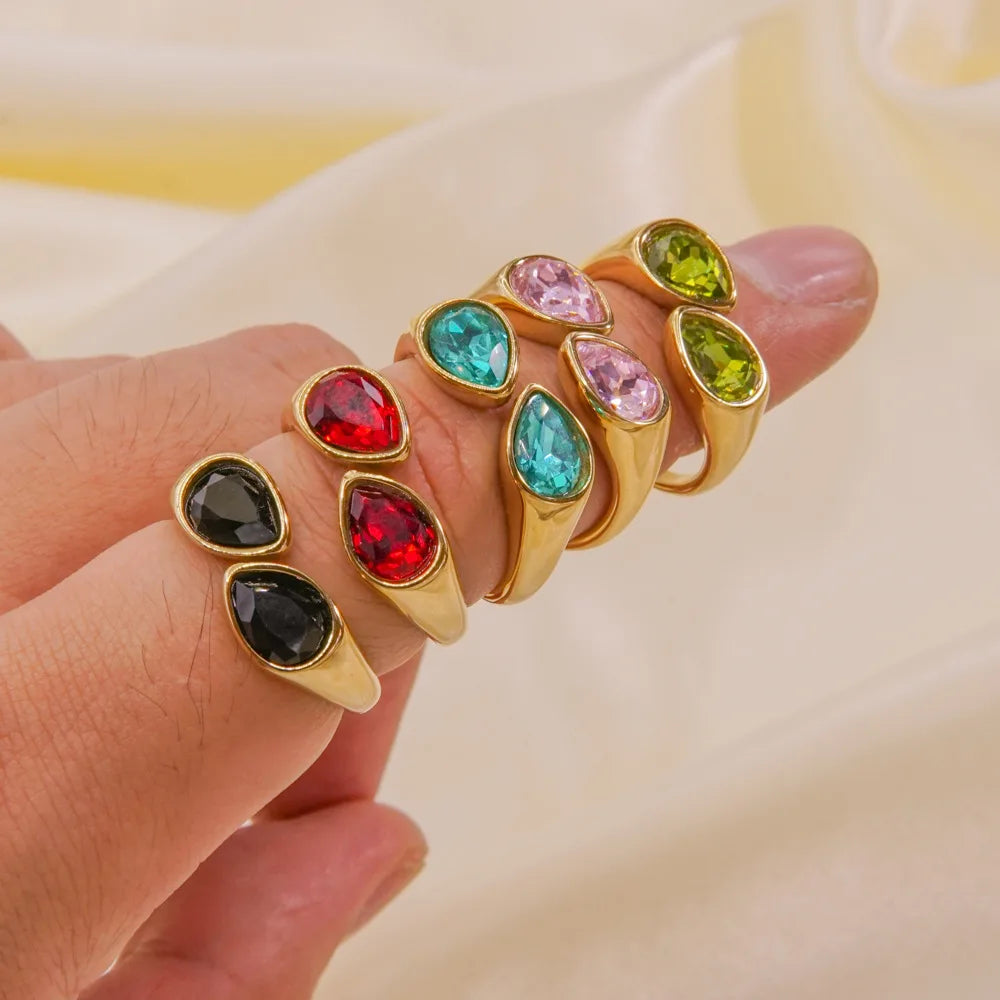 Anillo de gota de agua con perla de color azul claro