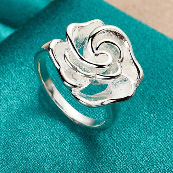 Anillo Grande Flor Plateada 