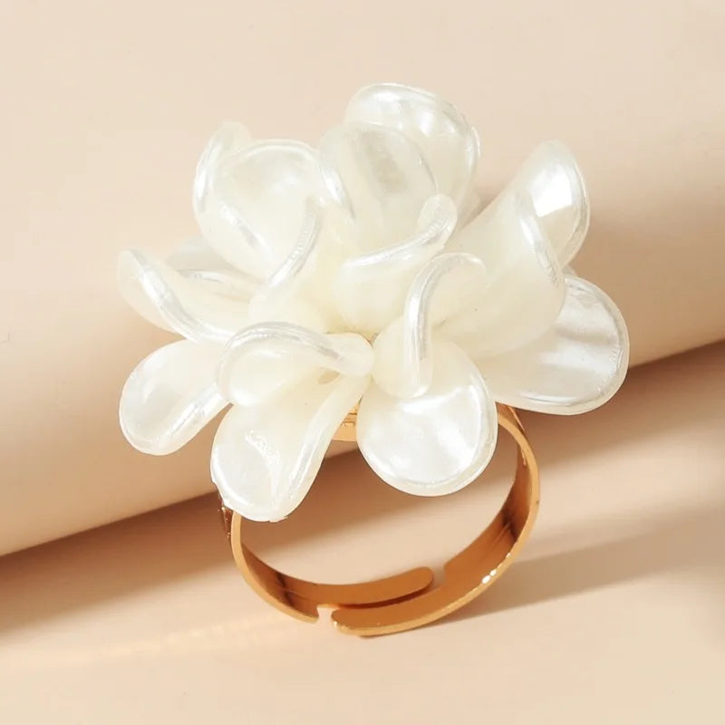 Anillo Banda Flor Grande Blanca