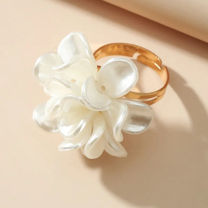 Anillo Banda Flor Grande Blanca