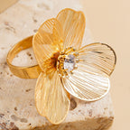 Anillo con Gran Flor Delicada oro