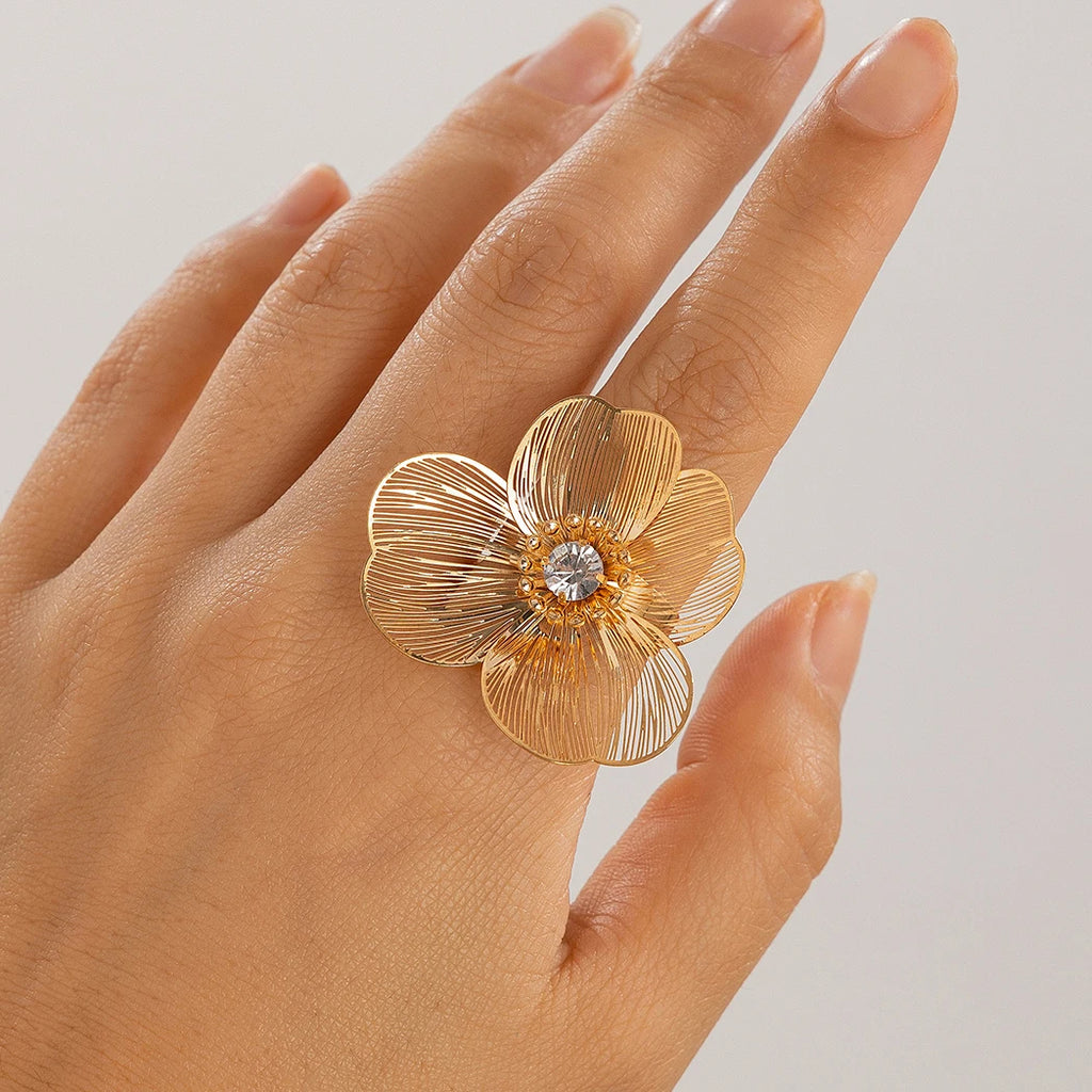 Anillo con Gran Flor Delicada oro
