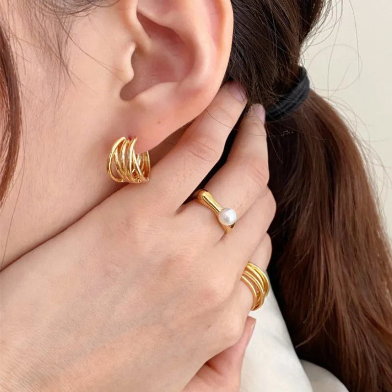 Anillo para mujer con perla blanca de oro