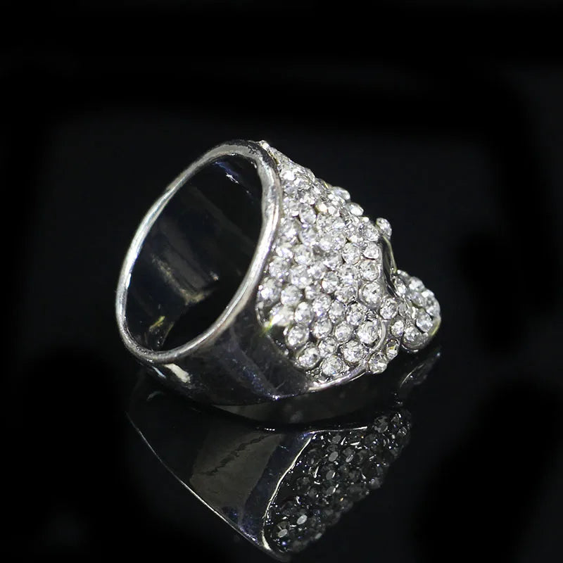 Anillo con Cabeza de Calavera de Strass