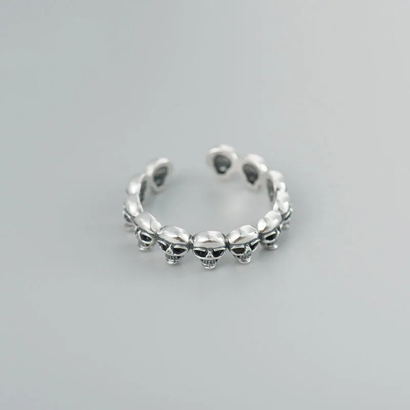 Anillo de Cabezas de Muertos