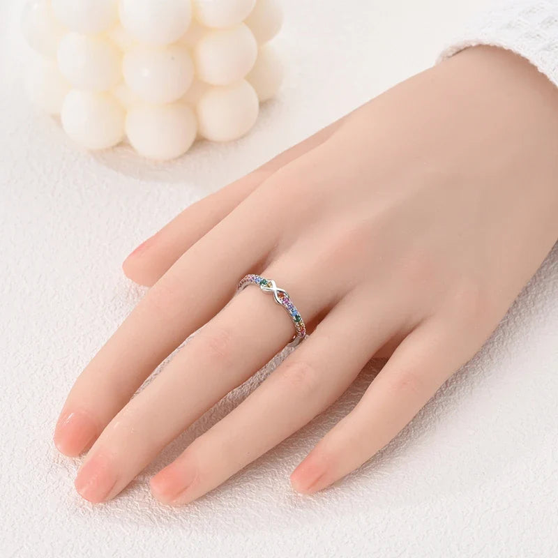 Anillo arcoíris símbolo de infinito