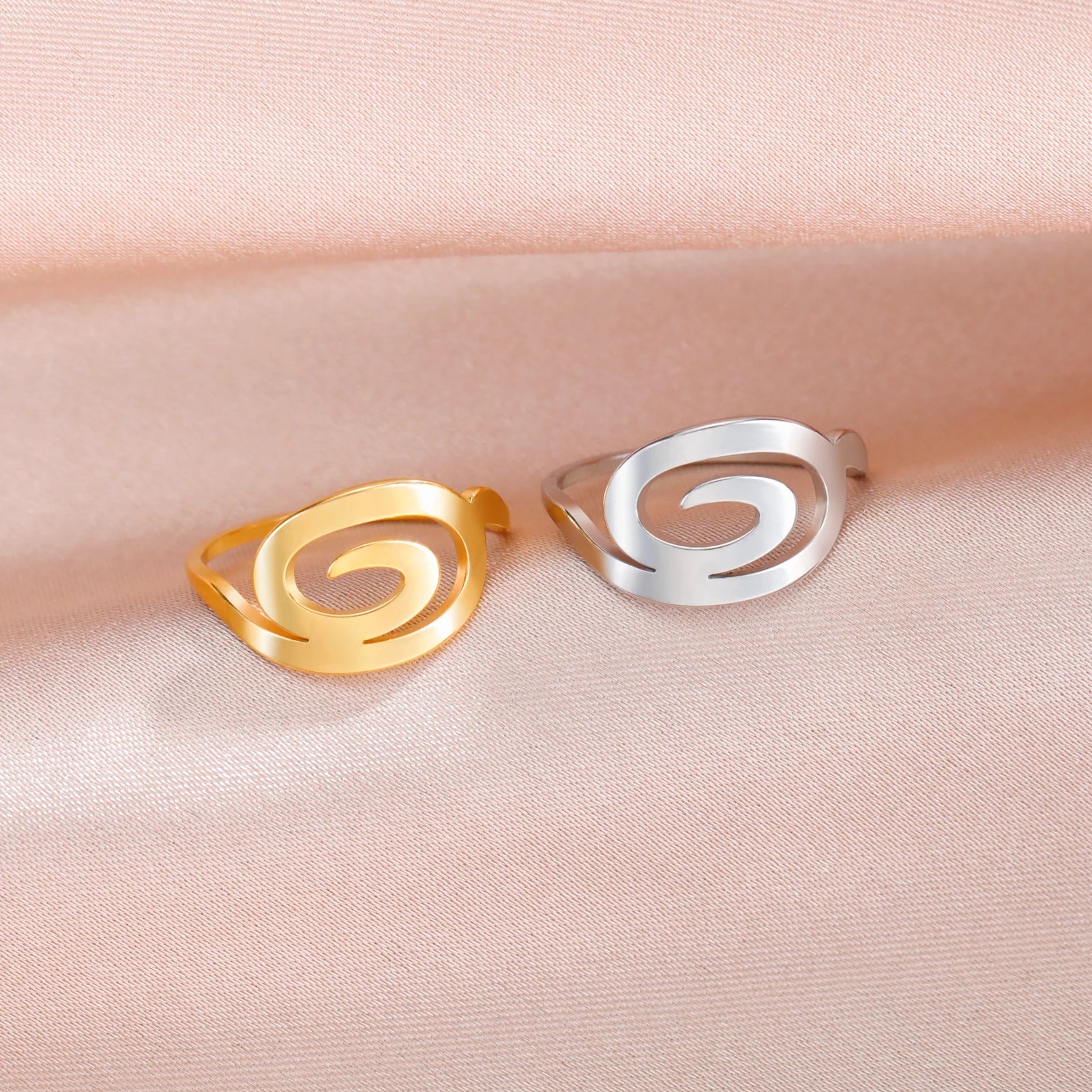 Anillo de diseño en espiral para mujer de oro