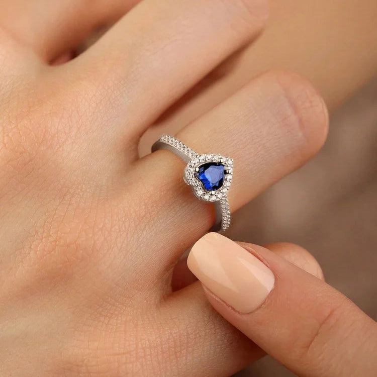 Anillo con corazón y circonio azul y plata