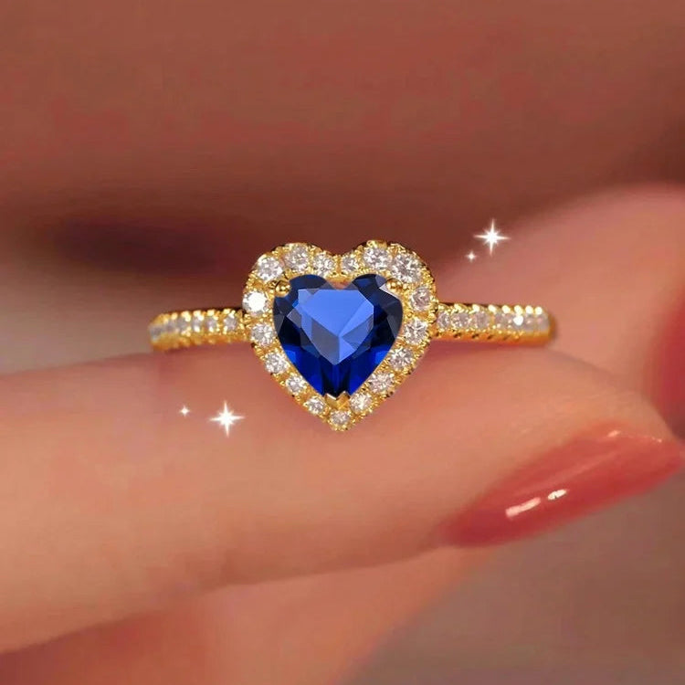 Anillo con corazón y circonio azul y oro