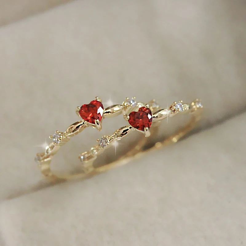 Anillo con Corazón Rojo y Circonio
