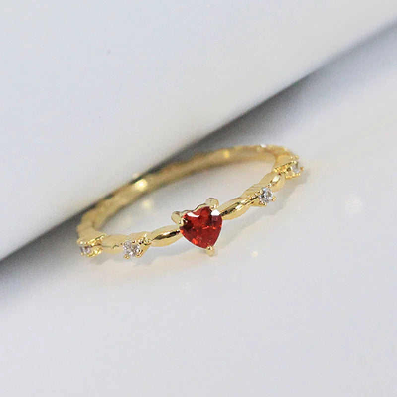 Anillo con Corazón Rojo y Circonio