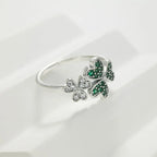 Anillo con corazones en circonio verde Trébol de 3 hojas