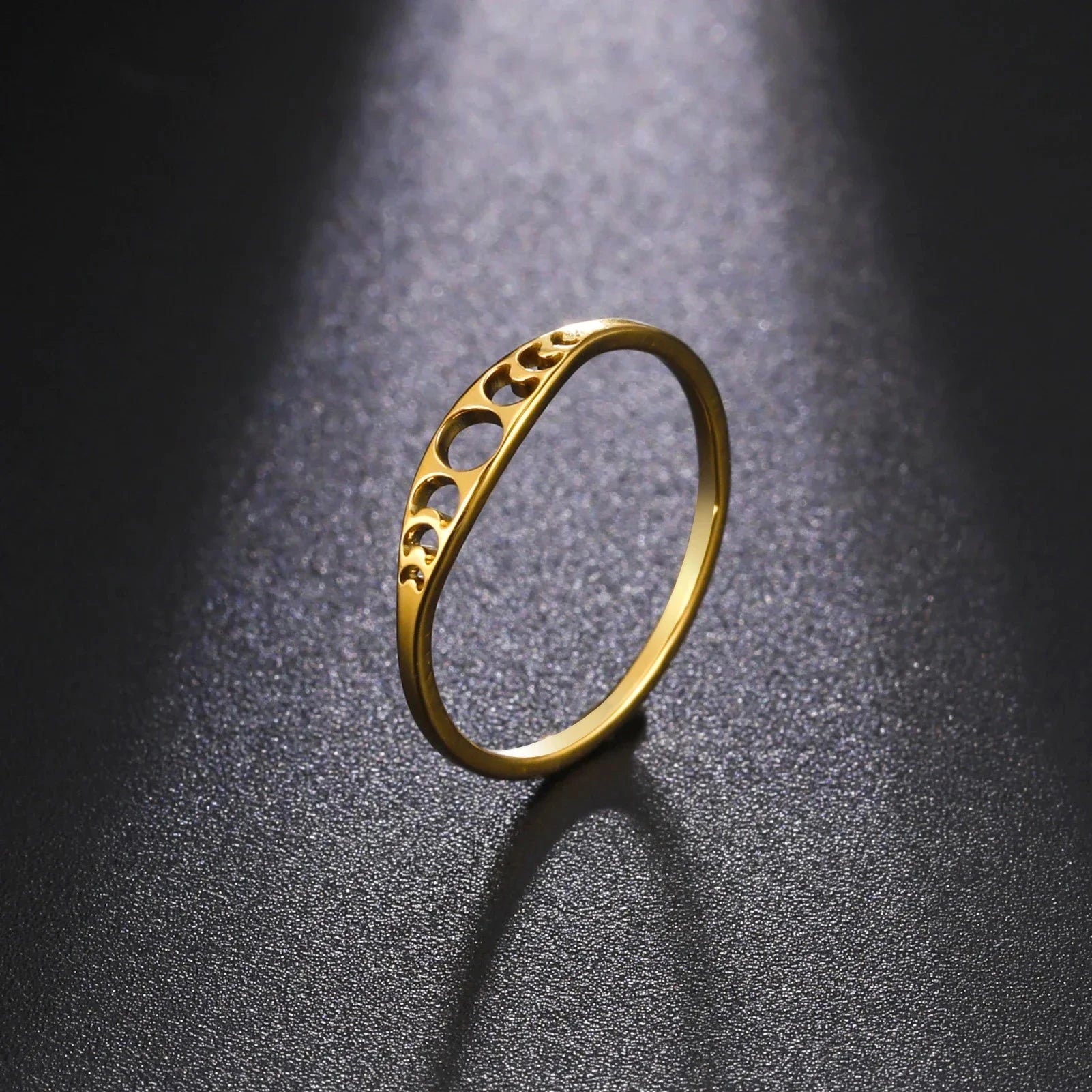 Anillo con medias lunas de oro