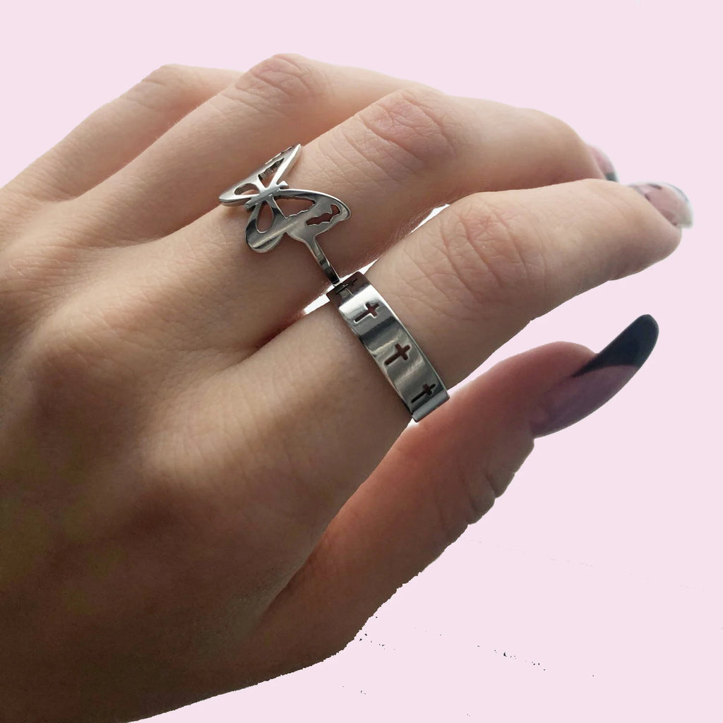 Anillo con cruz calada de plata