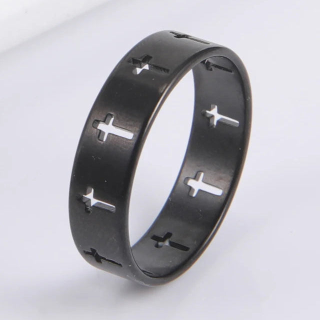 Anillo con cruz calada negra