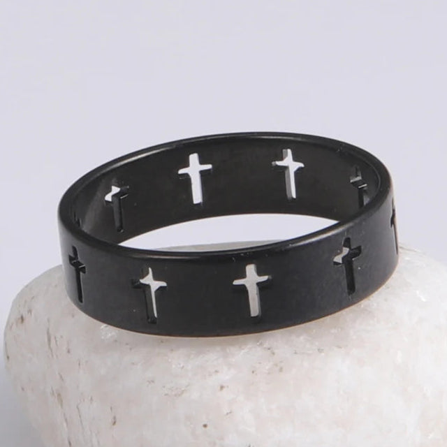 Anillo con cruz calada negra