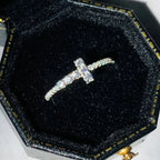 Anillo con cruz brillante