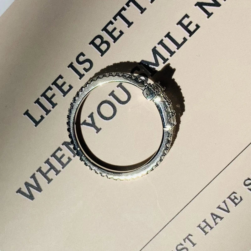 Anillo con cruz brillante