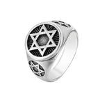 Anillo con estrellas de David grabadas, símbolo judío