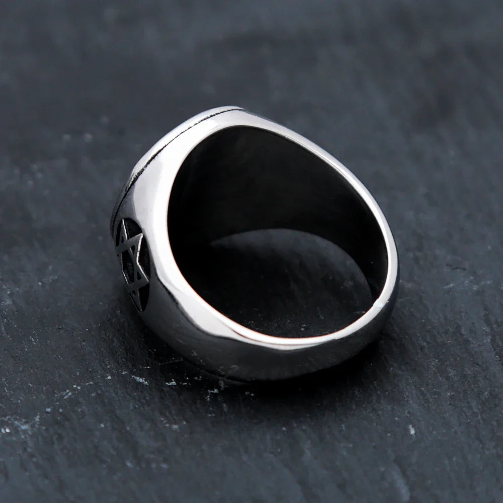 Anillo con estrellas de David grabadas, símbolo judío