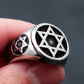Anillo con estrellas de David grabadas, símbolo judío