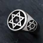 Anillo con estrellas de David grabadas, símbolo judío