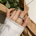 Anillo de estilo con flores y perlas de circonio