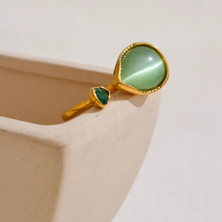 Anillo con Gota de Agua en Piedra Natural y Circonio