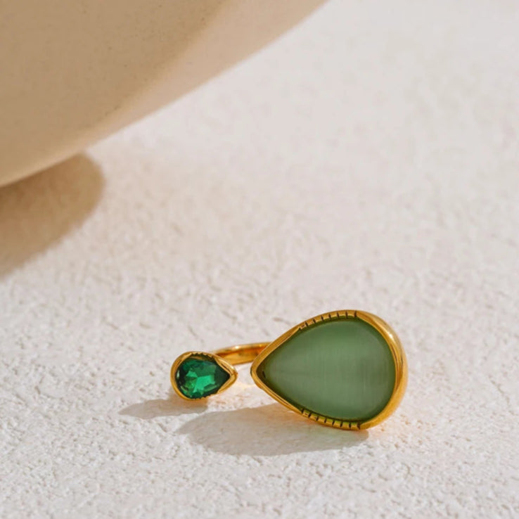 Anillo con Gota de Agua en Piedra Natural y Circonio