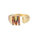 Anillo ancho personalizado con inicial arcoíris m